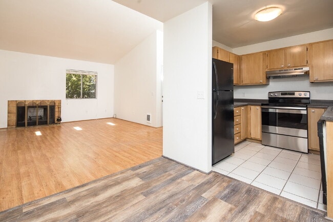 Building Photo - "Charming 2-Bed, 2-Bath Haven on Tripp Drive – Cozy Living in Reno!" Unit 2