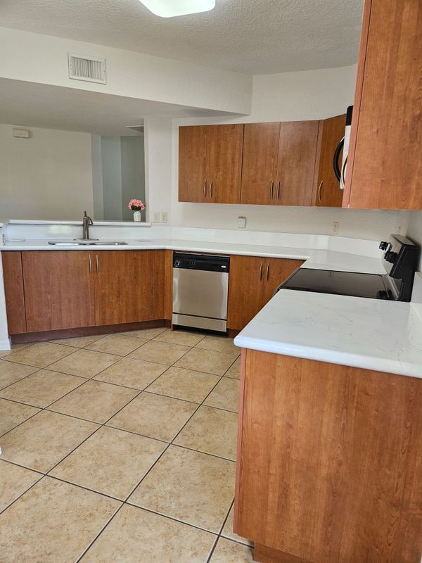 Photo - 156 SW Peacock Blvd