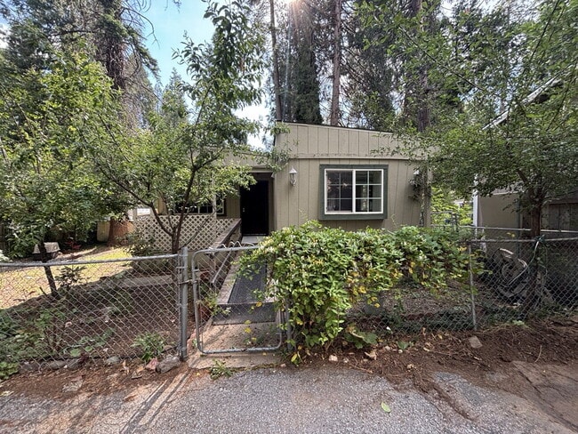 Building Photo - Private 3-bedroom home with fenced yard in Pollock Pines near amenities and Hwy-50!