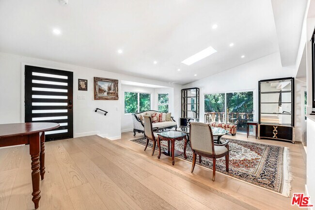 Photo - 4611 Louise Ave