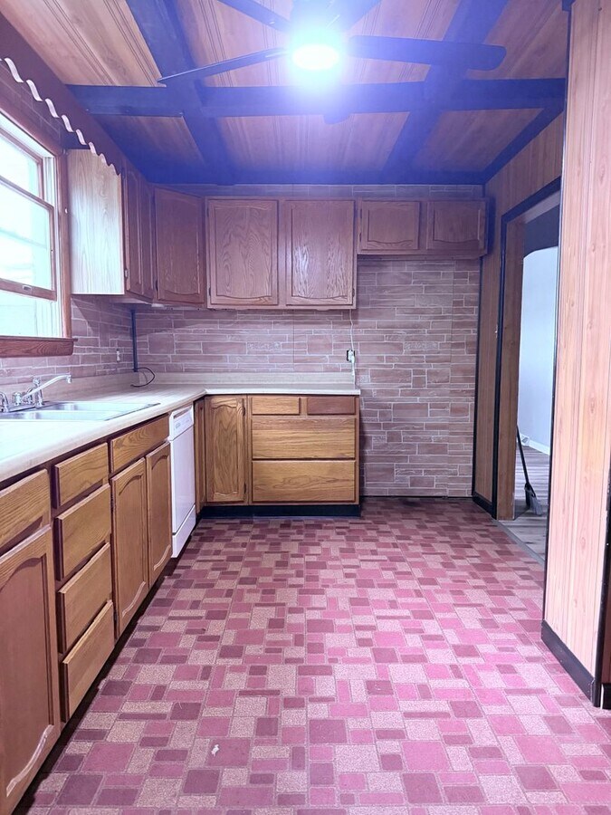 Photo - 2215 McIntyre Rd
