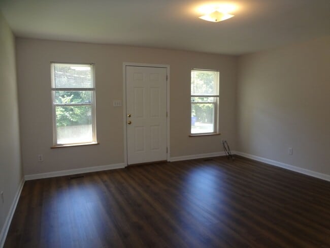 Photo - 108 W Longview St