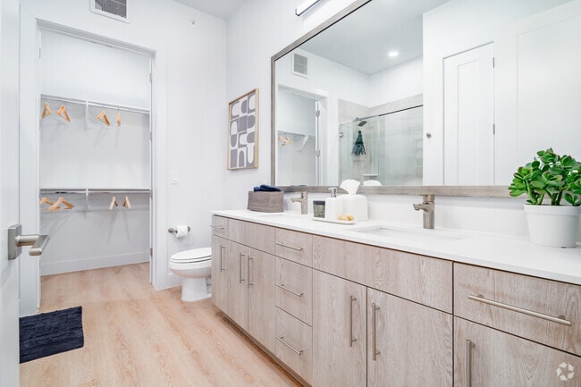 2BR, 2BA - 1106SF - Bathroom 2