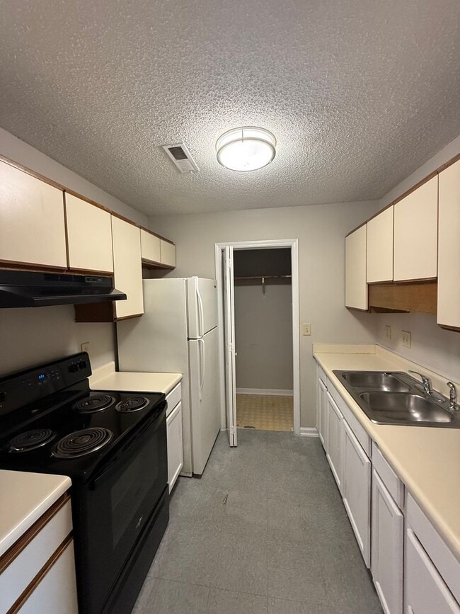Photo - Three bedroom, two bath condo in High Point Unidad 1806-E Woods Lane