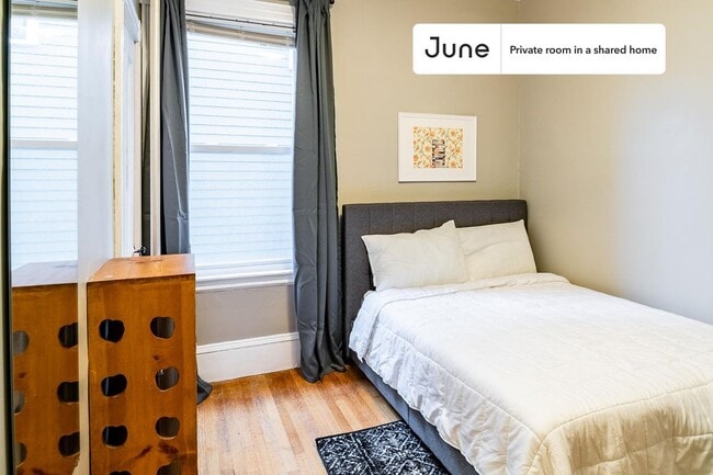 Building Photo - Private bedroom in 5 bed/1 bath Home