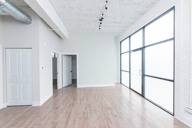 Photo - 2000 W 22nd Pl Unit 1E