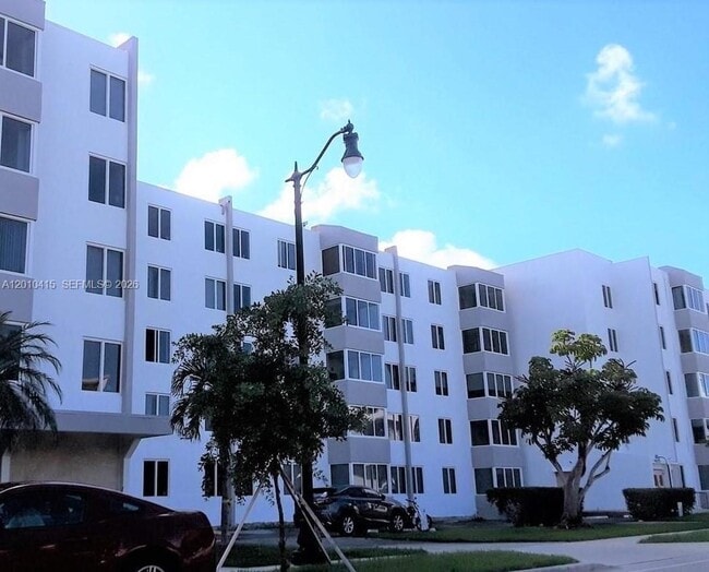 Building Photo - 250 180th Dr Unit 308