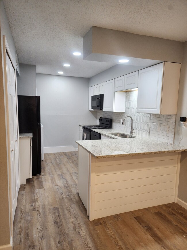 Photo - 502 Nacogdoches