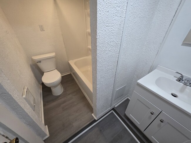 Photo - 50 E Main St