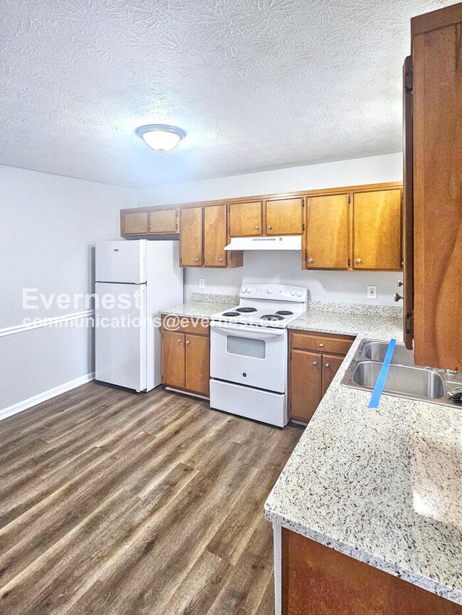 Photo - 208 Centennial Dr