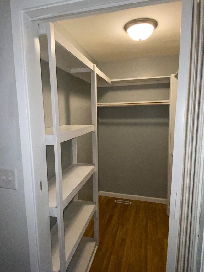 Photo - ~ RENT SPECIAL ~ HOLIDAY MERRINESS ~ 2 Bedroom, 1 bathroom West Side Apartment For Rent