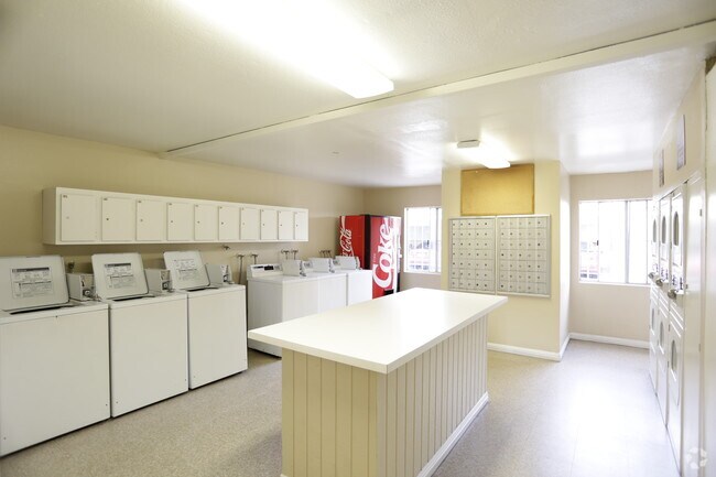 Greenhouse Apartments For Rent In Fullerton Ca Forrent Laundry Facility Greenhouse Apartments