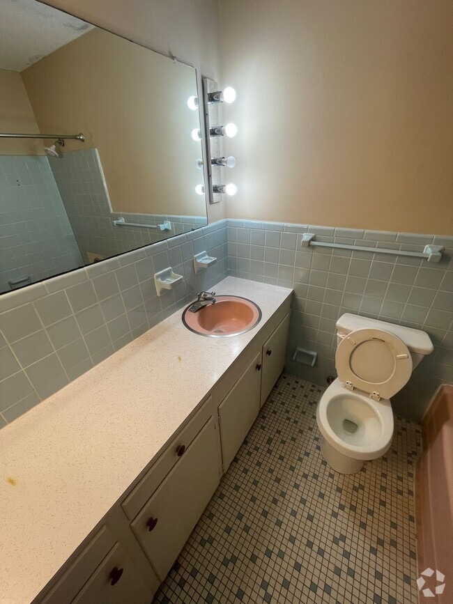 Building Photo - 223 S Edgewood Dr Rental