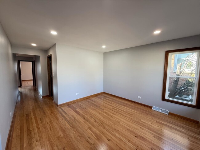 Photo - 7504 Latrobe Ave