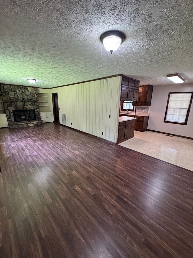 Photo - 880 Locke Dr