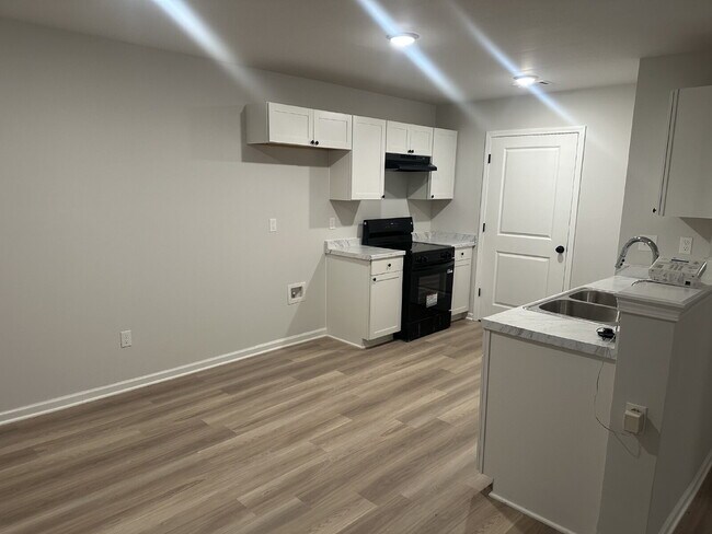 "Charming 4-Bedroom Retreat with 2 Baths on Suncrest Drive – Spacious 1,220 Sq. Ft. Gem in Memphis!"