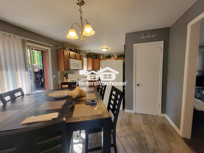 Photo - 3566 Highwood Dr SW