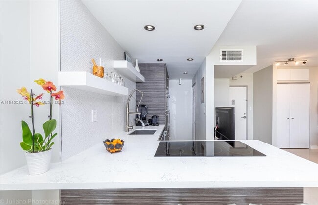 Photo - 1000 West Ave Unit 732