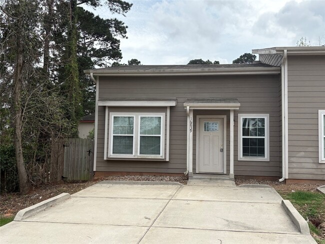 Photo - 16839 Balmoral St