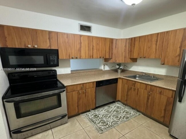 Building Photo - 5241 Geneva Ct Unit 202