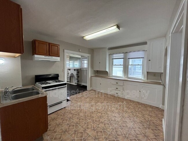 Photo - 37 W Melford Ave