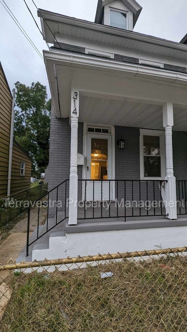 Building Photo - Lovely 3 Bedroom Home! Eligible for $500 S...