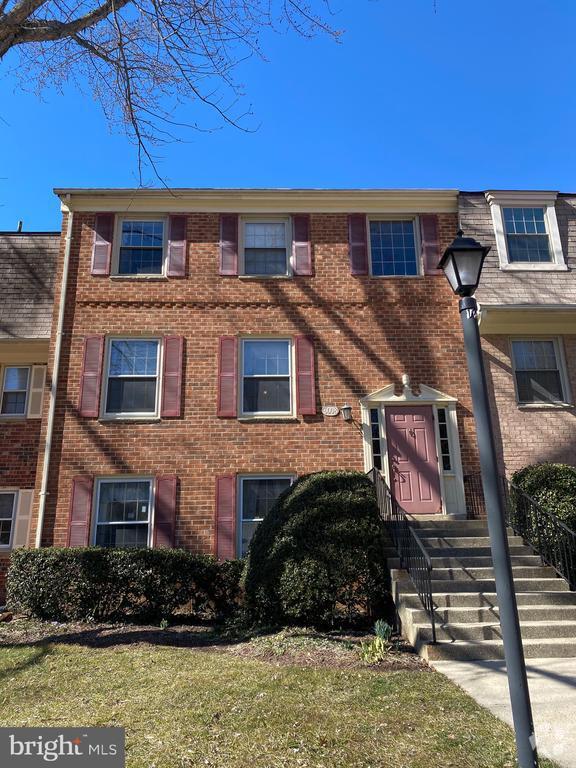 Building Photo - 6008 Westchester Park Dr Unit 301 Rental