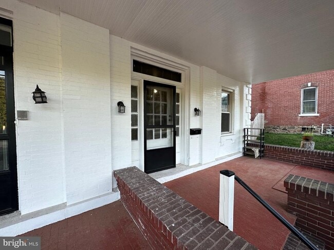 Building Photo - 451 Main St