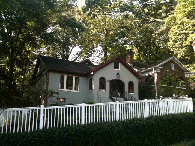 Back Unit in Triplex House - 1085 Bellevue Dr NE Unit 1085 Bellevue Drive#3