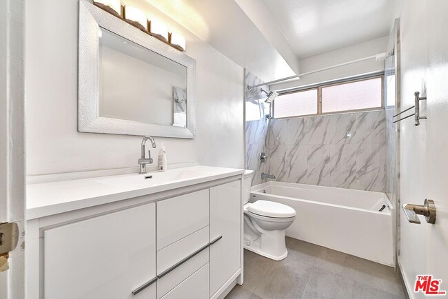 Building Photo - 9221 Charleville Blvd Unit E Rental
