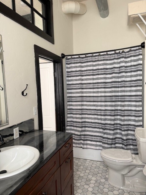 BATHROOM - 405 Sharp St Unit 405 Sharp