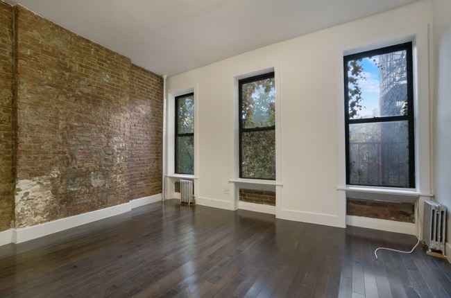 Building Photo - 66 E 1st St Rental