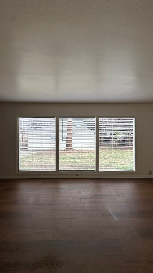 Photo - 3511 Albee St