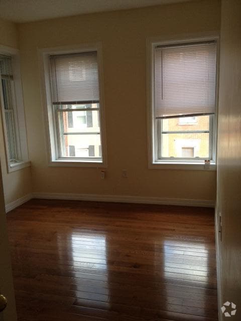 Building Photo - 92 Endicott St Rental