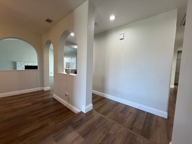 Photo - 8267 Moorhaven Way