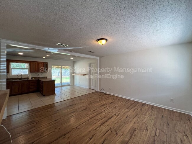 Photo - 6933 Javid Rd