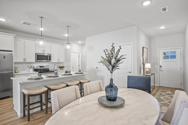 Building Photo - Village at Hinckley Oaks Rental
