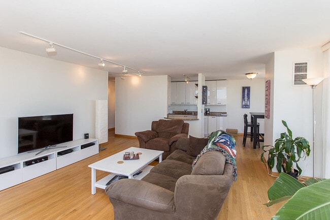 Photo - 2650 N Lakeview Ave Unit 2801