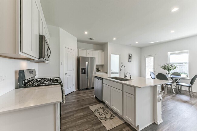 Photo - 712 Brazos Trl