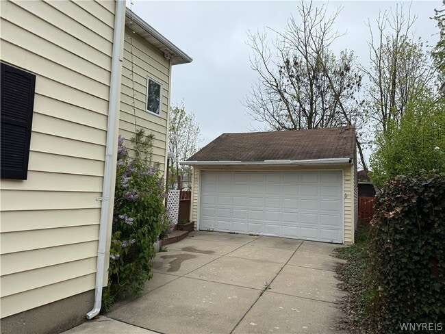 Photo - 437 Springville Ave