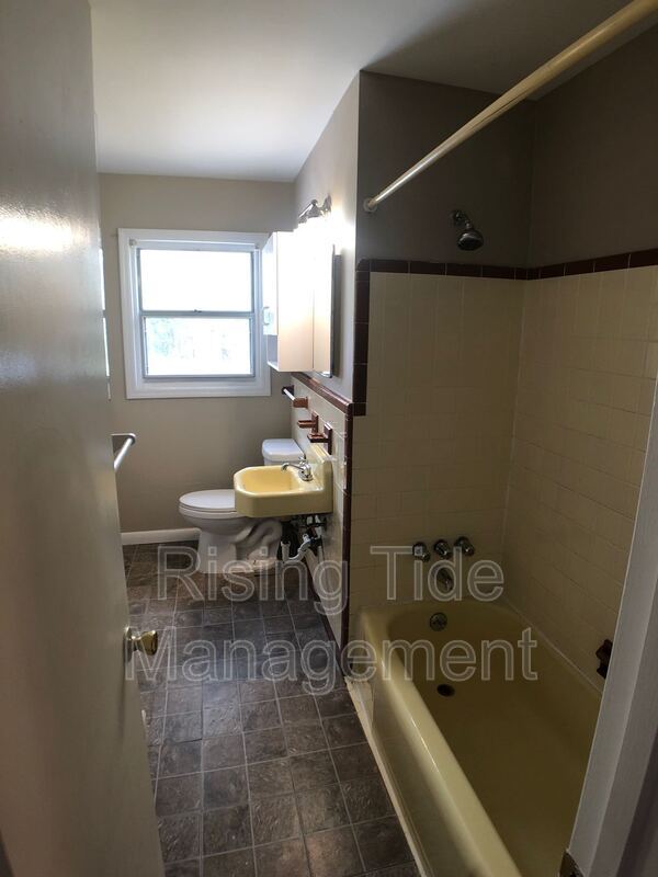 Photo - 200 E Haven Dr NE