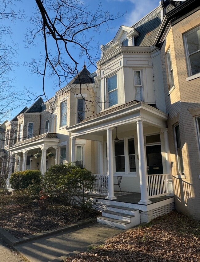 Front Entry - 1843 W Grace St Unit A