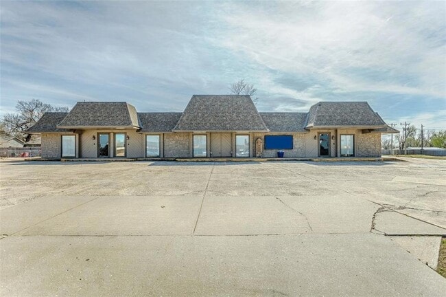 Building Photo - 1700 E State Hwy 152