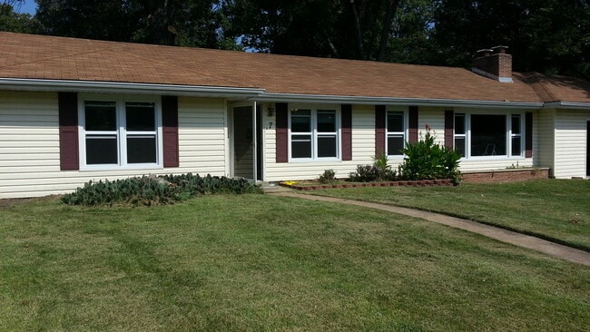 Photo - COMING SOON! 3B 1b Florissant Home For Rent