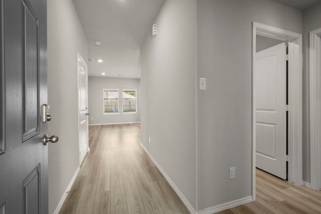 Photo - 212 Barton Crk