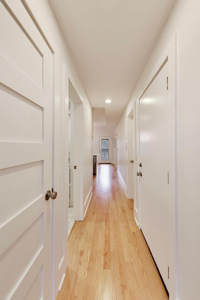 Photo - 2132 N Oakley Ave Unit 2