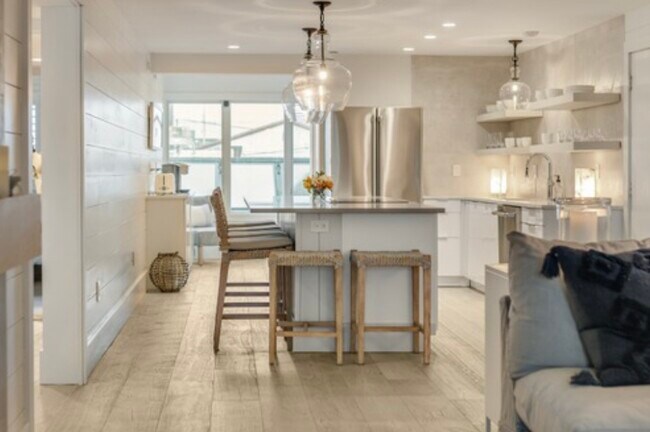 Photo - 31 Coddington Wharf Unit Coddington Whf Newport RI