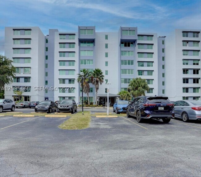 Building Photo - 9125 SW 77th Ave Unit 504