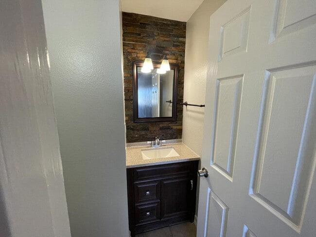 Photo - 1303 Darlene Way