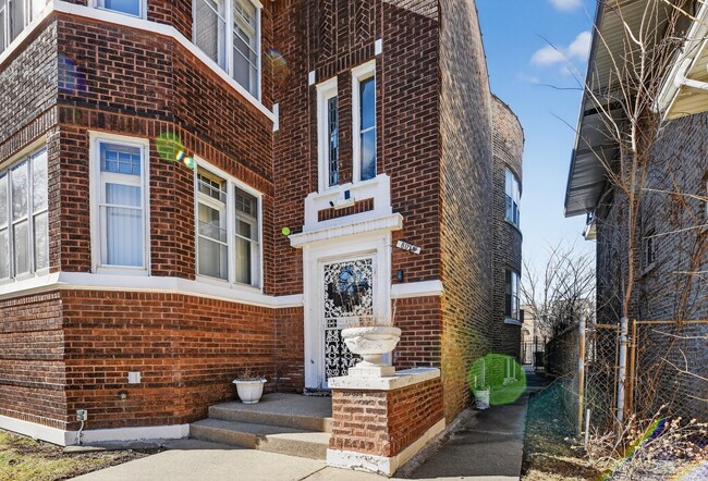 Photo - 8018 S Sangamon St